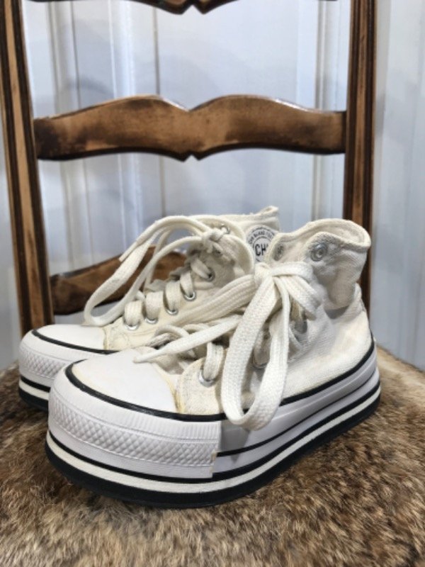 Producto - Zapatillas CHEEKY botitas plataforma- Talle 27- PRECIO 18x