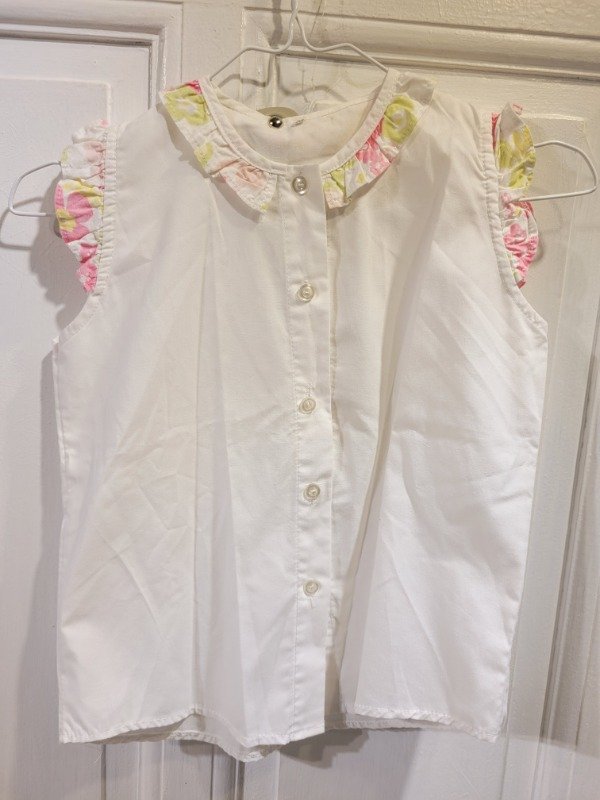 Producto - Camisa sin mangas blanca con volados Talle 10 años - PRECIO: 7X