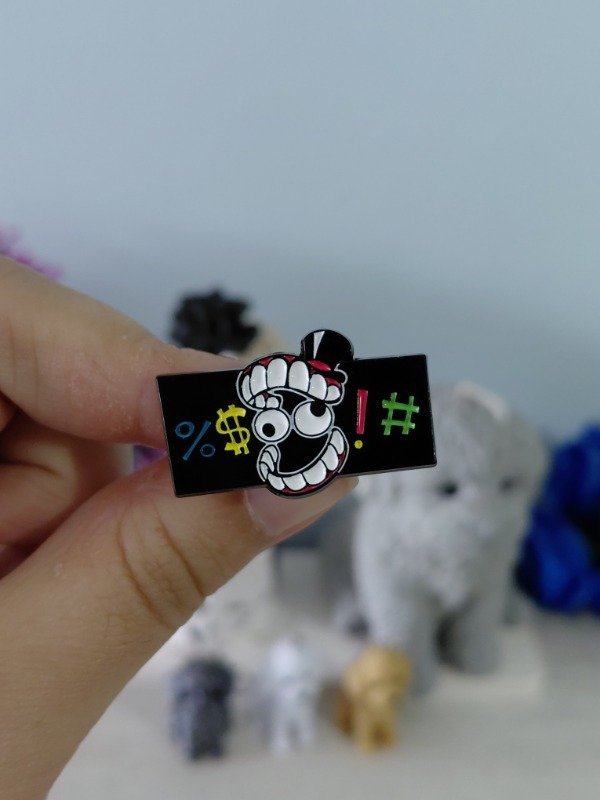 Producto - Pin metalizado - The amazing digital circus #2697
