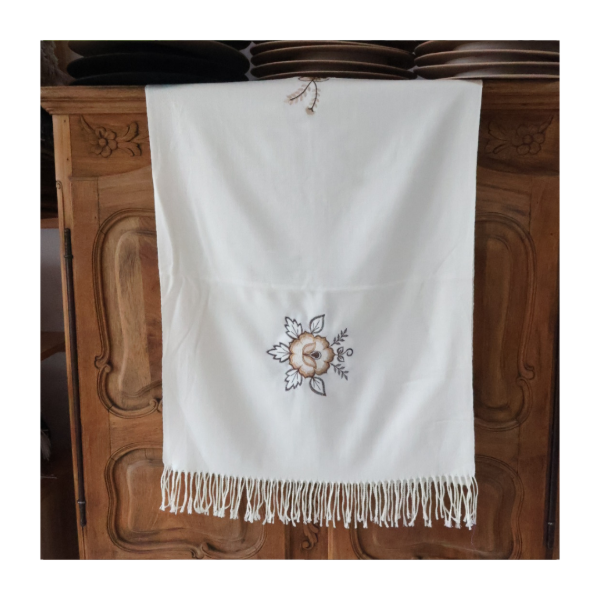 Producto - Chalinas Bordadas / Media manta