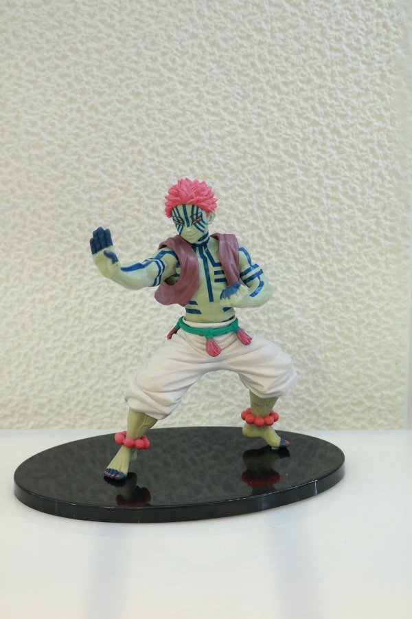 Producto - Figura Akaza (demon slayer)
