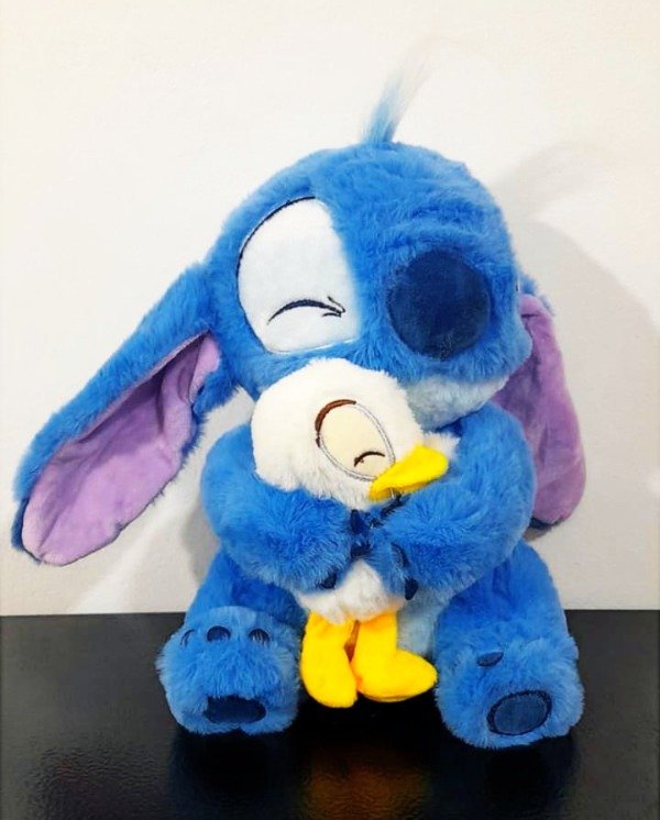 Producto - STITCH ABRAZO A PATO DONALD / PELUCHE