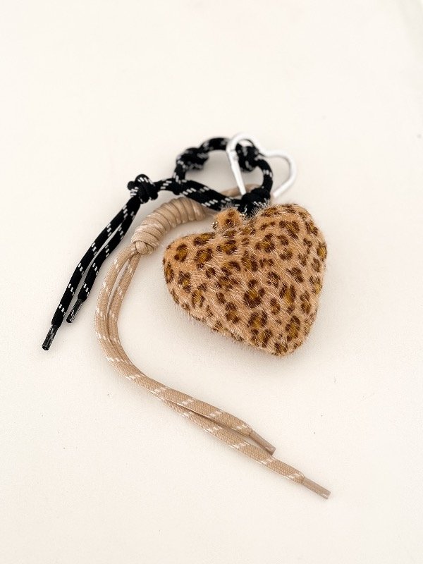 Producto - Llavero Heart Animal Print Negro y Beige
