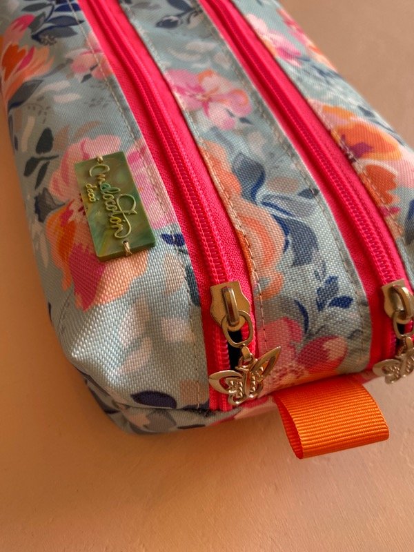 Producto - Cartuchera doble cierre flores fdo aqua