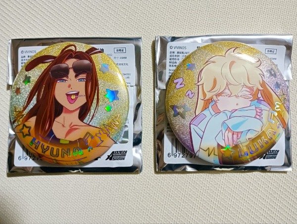 Producto - Hyuna y Luka Original badges set