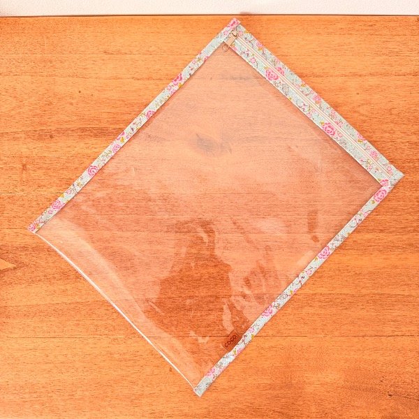 Producto - SOBRE CRISTAL A4 CON CIERRE Flores pastel