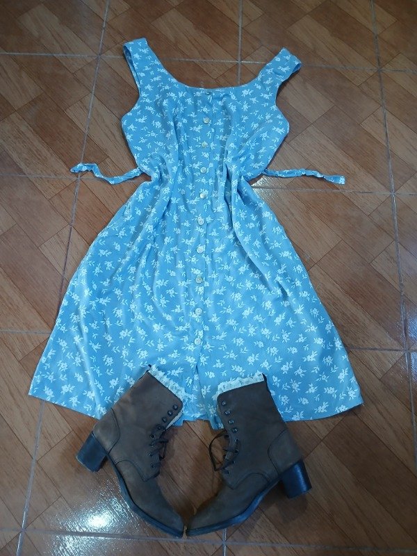 Producto - Vestido celeste floral con lazo