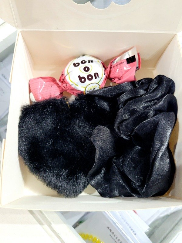 Producto - Cajita + combito negro