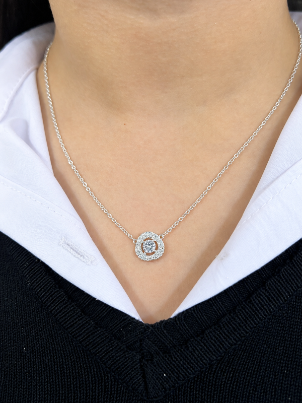 Producto - Cadena de acero blanco con dije corazón y strass