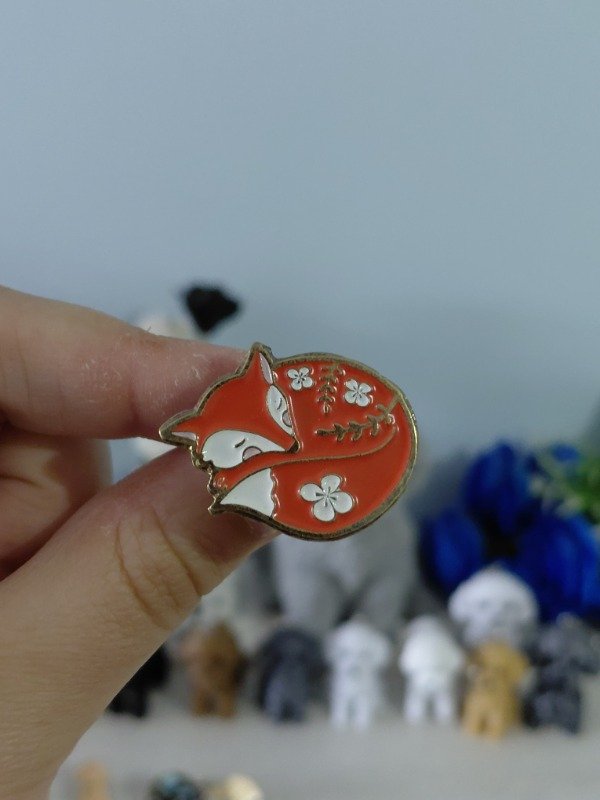Producto - Pin metalizado ilustrado - Zorro naranja