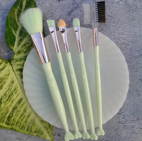 Producto - Set x5 brochas corazon verde