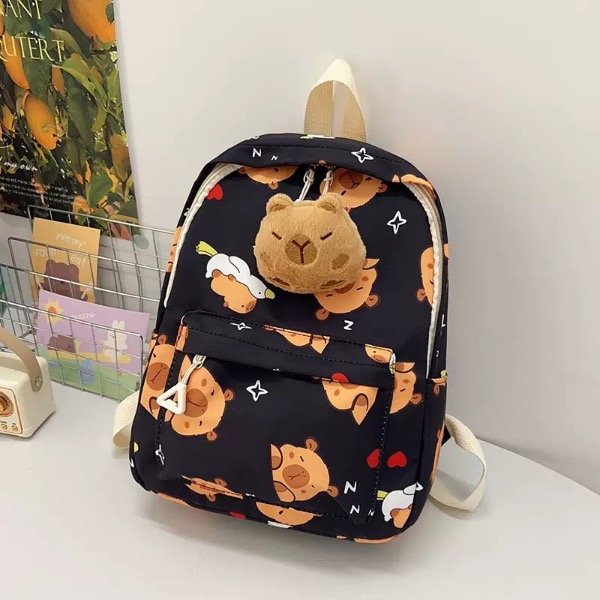 Producto - Mochila capybara con peluchito final 5