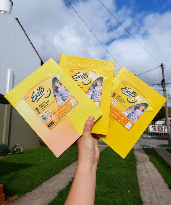 Producto - Cuaderno A5 100hjs Cuadriculados Éxito Amarillo