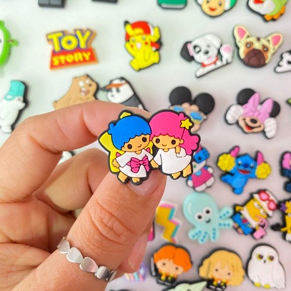 Producto - PINS CROCS KIKI Y LALA