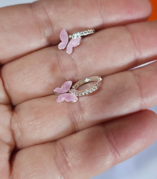 Producto - Argollitas brillos mariposa rosa fuerte
