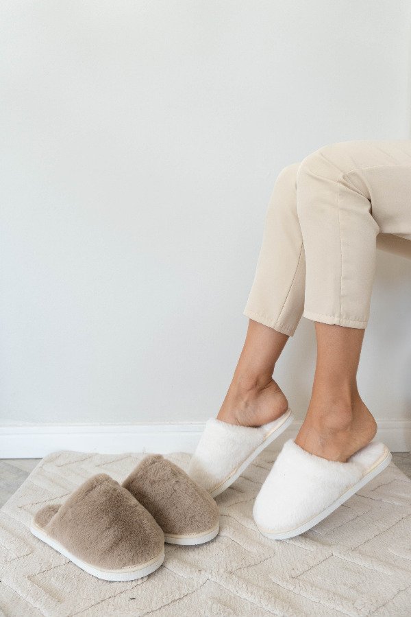 Producto - Pantuflon de piel plano sin taco y sin base acolchonada