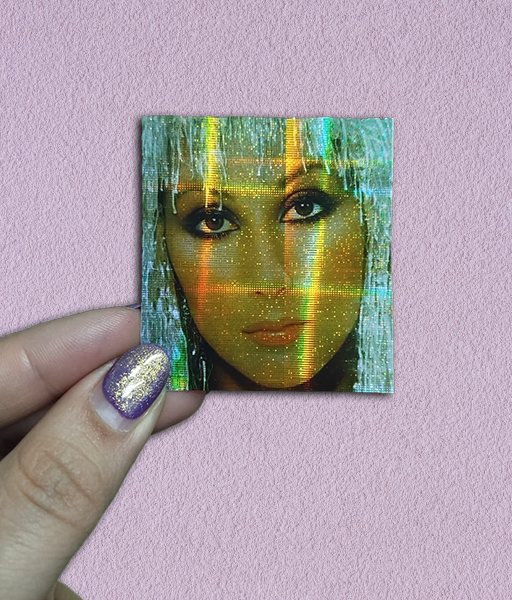 Producto - STICKER HOLOGRÁFICO - CHER - ICONIC