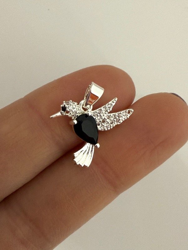 Producto - DB635 Dije colibrí cubik negro y micropave acero blanco 1 cm