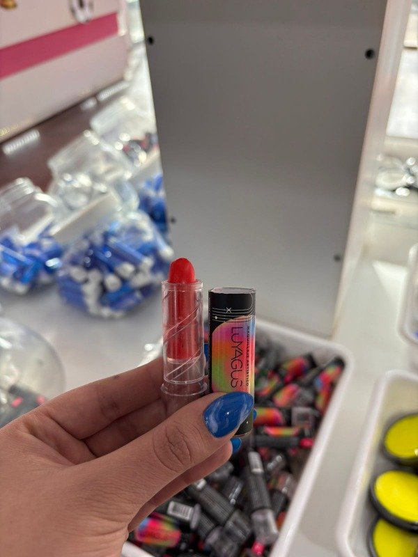 Producto - Maquillaje Artístico en barra rojo Luyagus