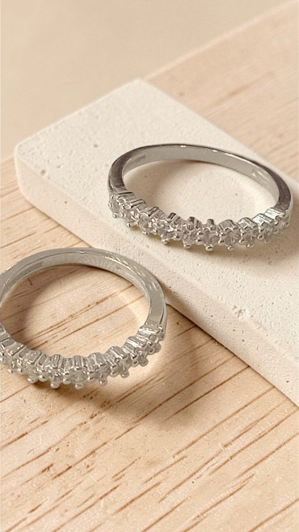 Producto - Anillo de Plata 925 medio sin fin