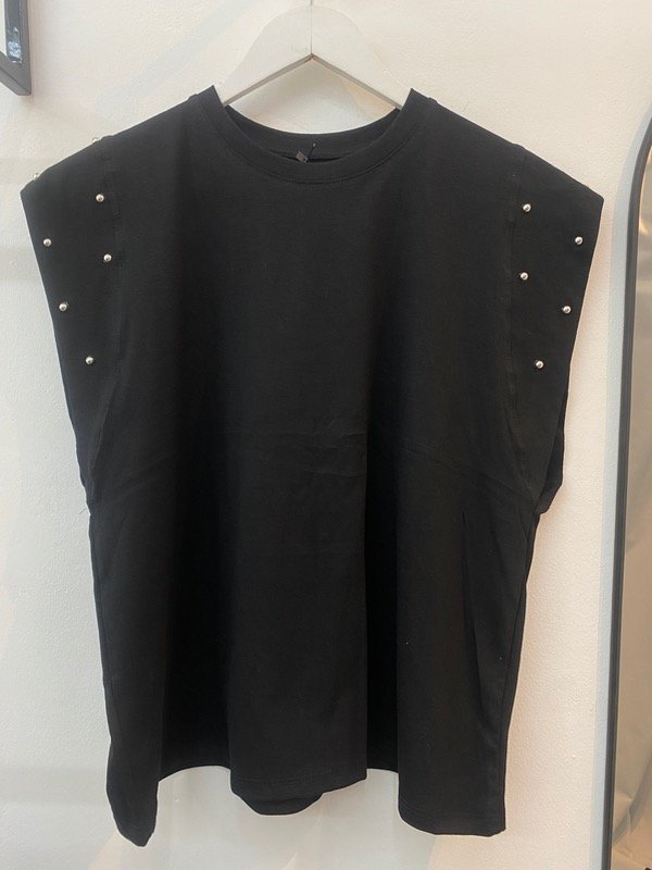 Producto - Musculosa tachas