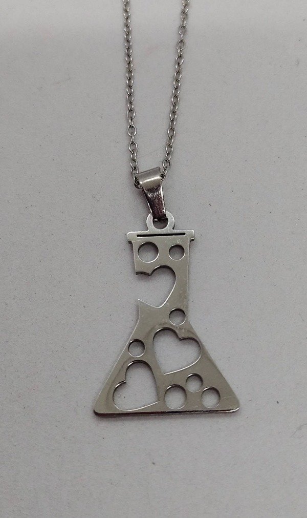 Producto - Dije de  Matraz erlenmeyer con corazones calados