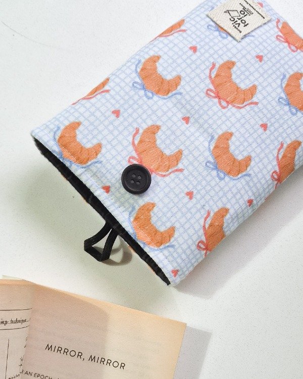Producto - Funda para libros pocket con botón Medialunas IMPERMEABLE