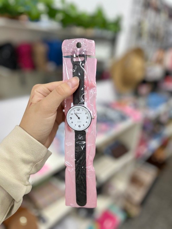 Producto - Reloj goma blanco y negro