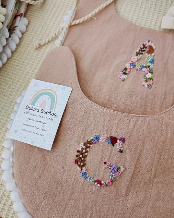 Producto - Babero Clásico bordado con INICIAL - 2