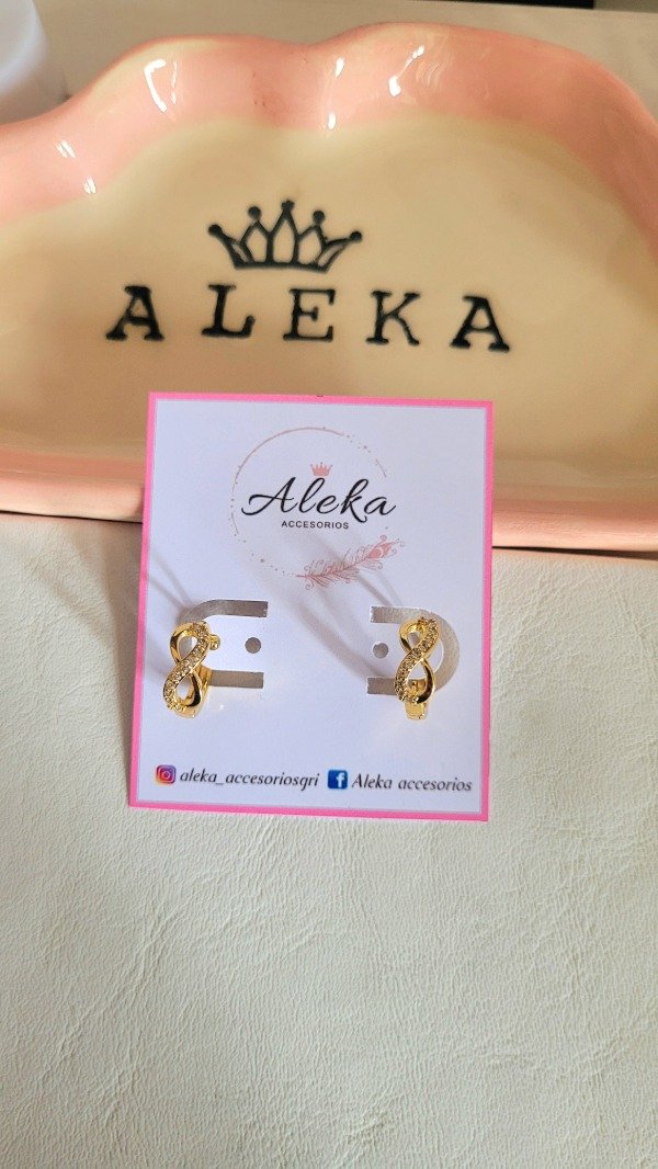 Producto - Argollas infinito con zirconia dorado - 1