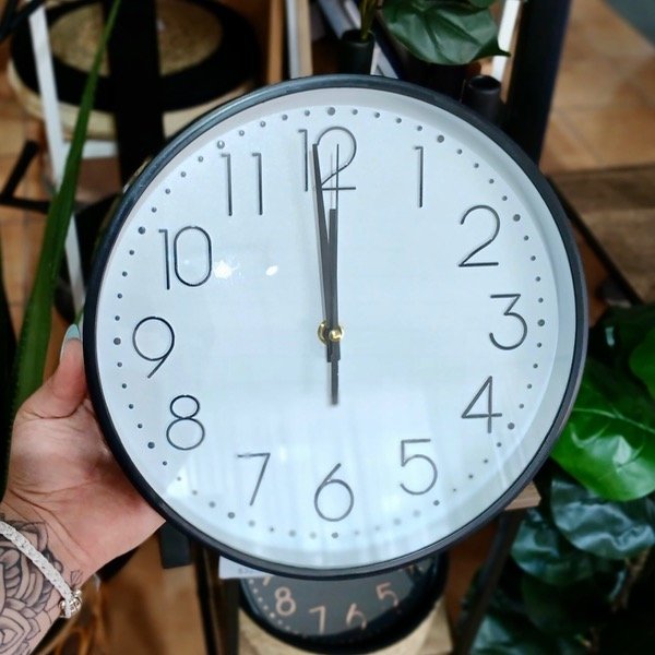 Producto - Reloj De Pared Negro Con Blanco RE06