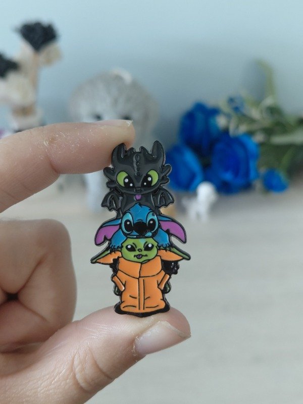 Producto - Pin metalizado - Chimuelo, Stitch y Baby Yoda especial #1065