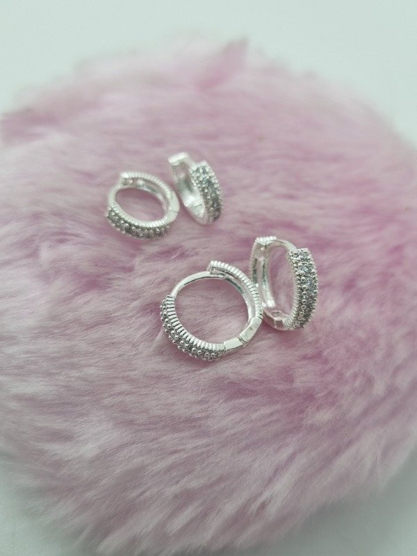 Producto - Aros acero blanco argollita strass text med/gde