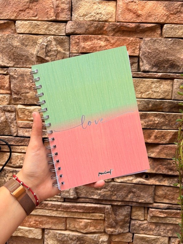 Producto - Cuaderno a5 tapa semi rígida. LOVE