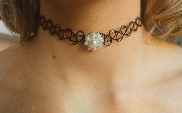 Producto - Choker de perlas flor