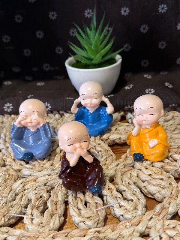 Producto - Mini Buda monje- cada uno (Efectivo: 3.920 )