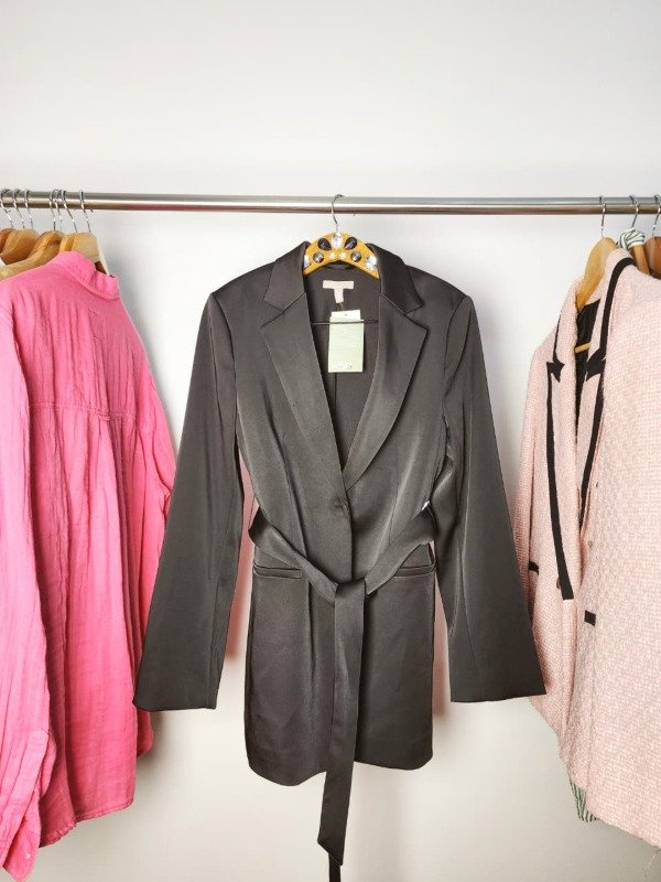 Producto - Blazer sastre negro saten HyM