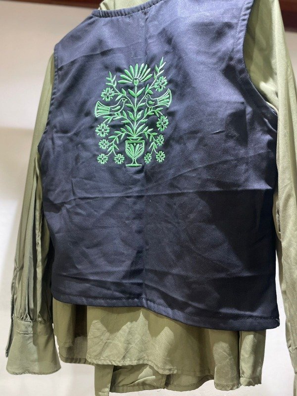 Producto - Chaleco Bordado Gabardina