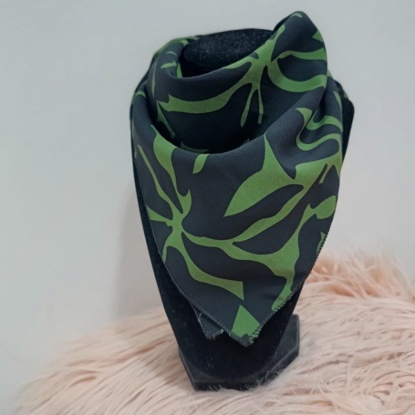 Producto - Pañuelo de seda 50x50cm negro/verde