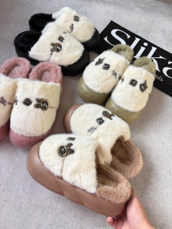 Pantuflas termicas con apliques de piedritas brillantes peluditas