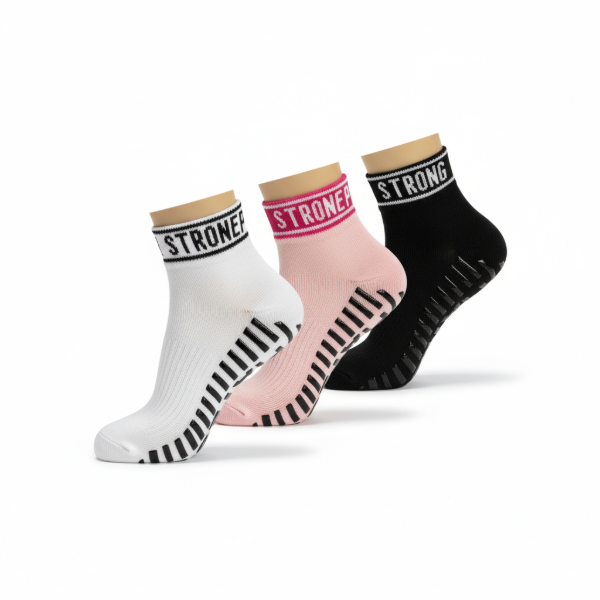 Producto - MEDIAS SOQUETE PERSONALIZADOS CON ANTIDESLIZANTES X 240 PARES