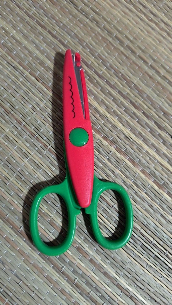 Producto - Tijera formas verde con rojo