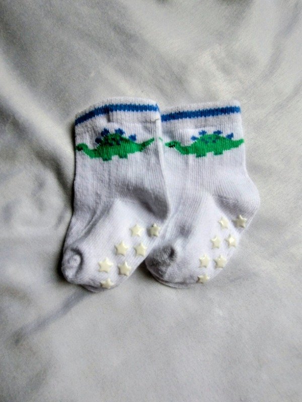 Producto - MEDIAS ANTIDESLIZANTES DINO BLANCO