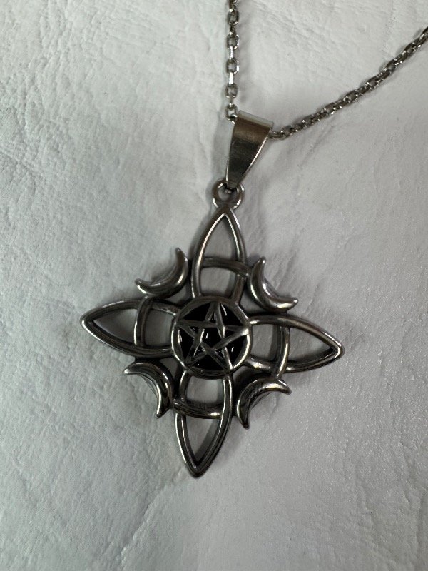 Producto - Dije Triple Luna con Pentáculo