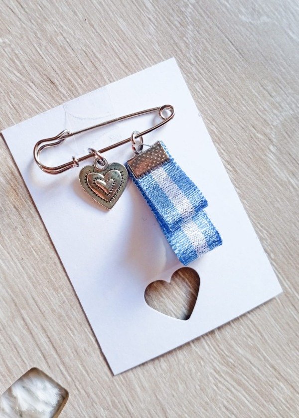 Producto - Escarapela mini gancho corazon