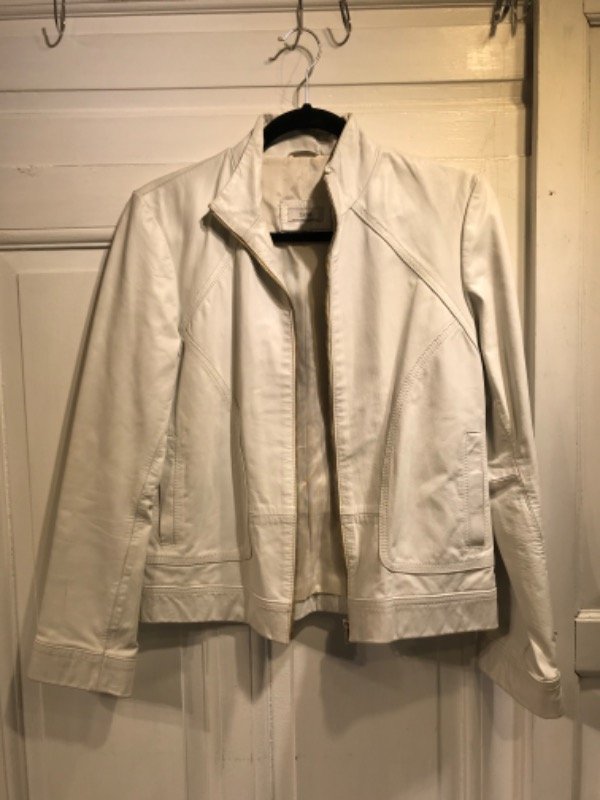 Producto - Campera ZARA de cuero blanca - Talle S /M - PRECIO: 180x