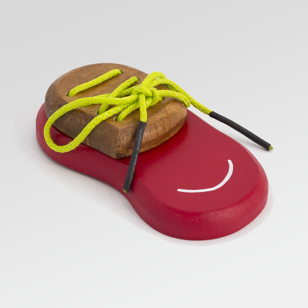 Producto - Zapatilla de Enhebrado de madera - 17 cm - Juguete Waldorf Montessori