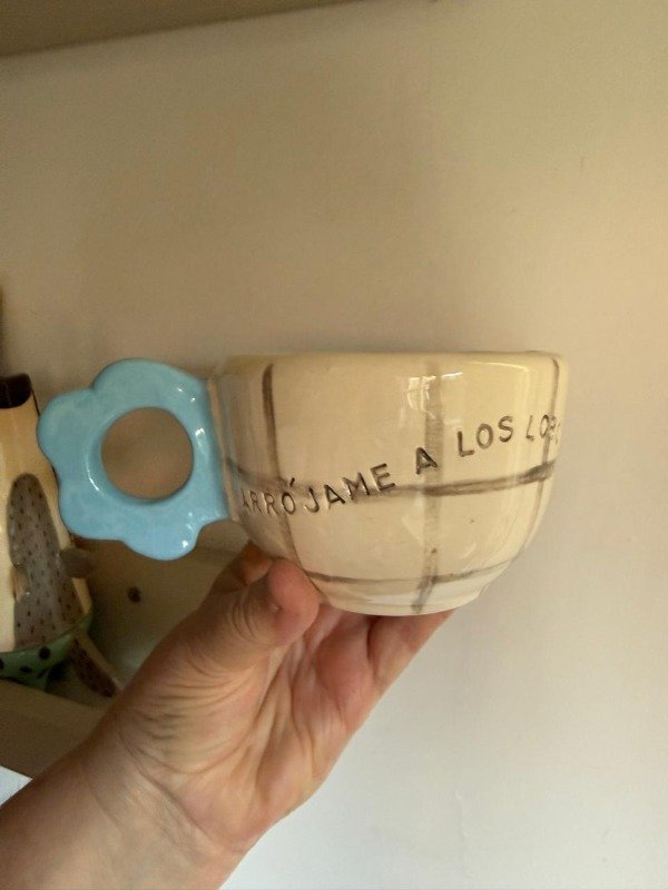 Producto - Taza arrójame a los lobos
