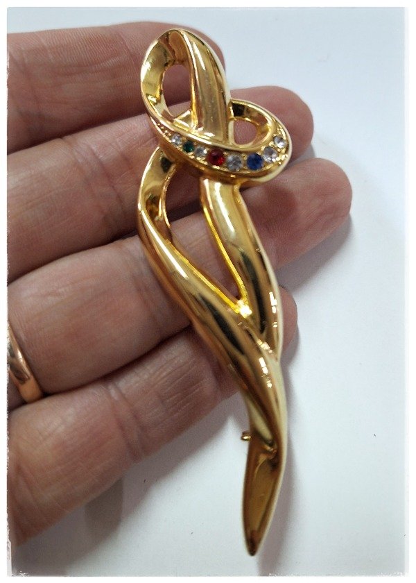 Producto - Prendedor dorado y piedritas de colores