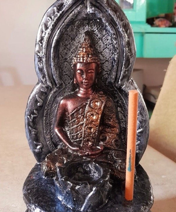 Producto - Cascada buda meditando 22 cm pintado
